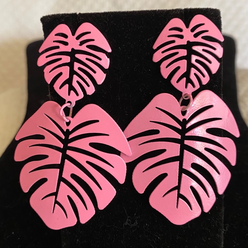 PINK TROPICAL LEAVES DANGLING EARRINGS